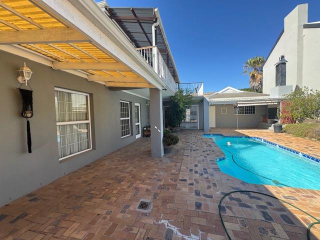 To Let 5 Bedroom Property for Rent in West Beach Western Cape